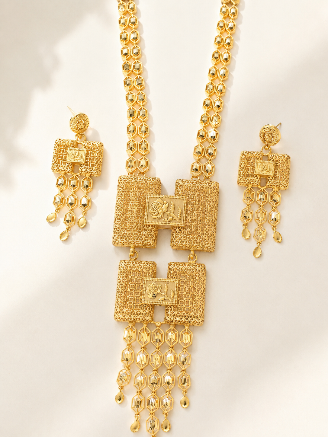 ✨ Amira Gold-Tone Jewelry Set