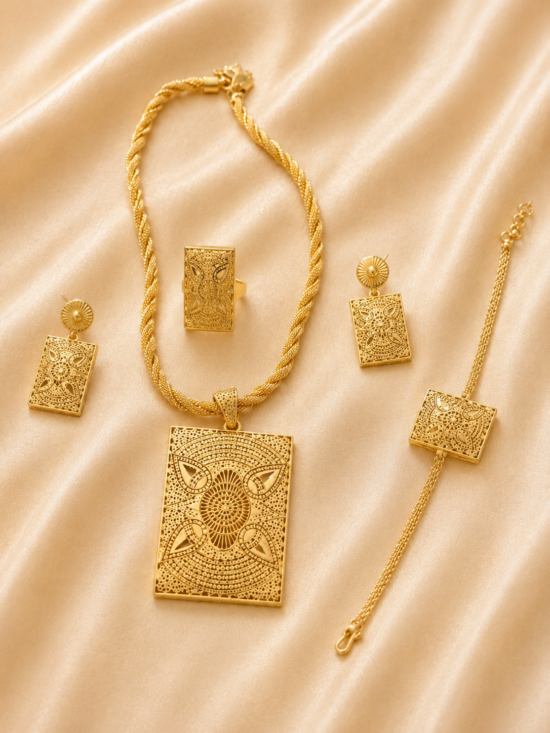 ✨ Royal Gold-Tone Jewelry Set