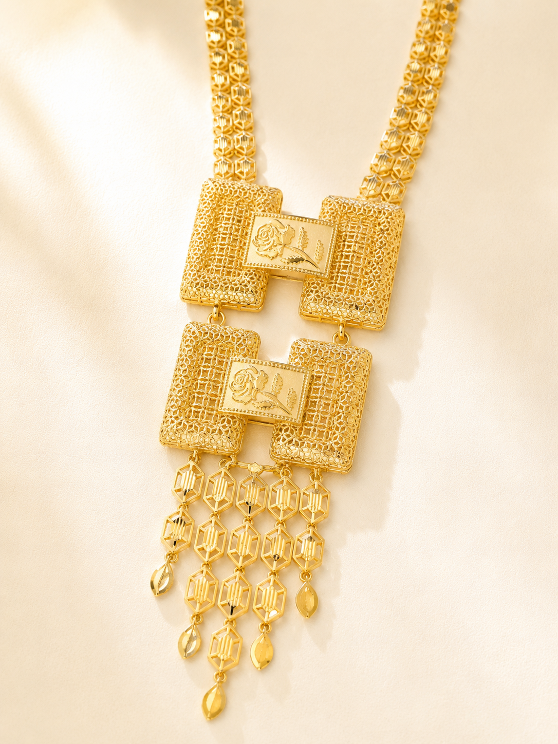 ✨ Amira Gold-Tone Jewelry Set