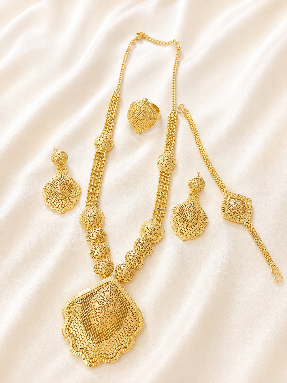 ✨ Noor Gold-Tone Jewelry Set