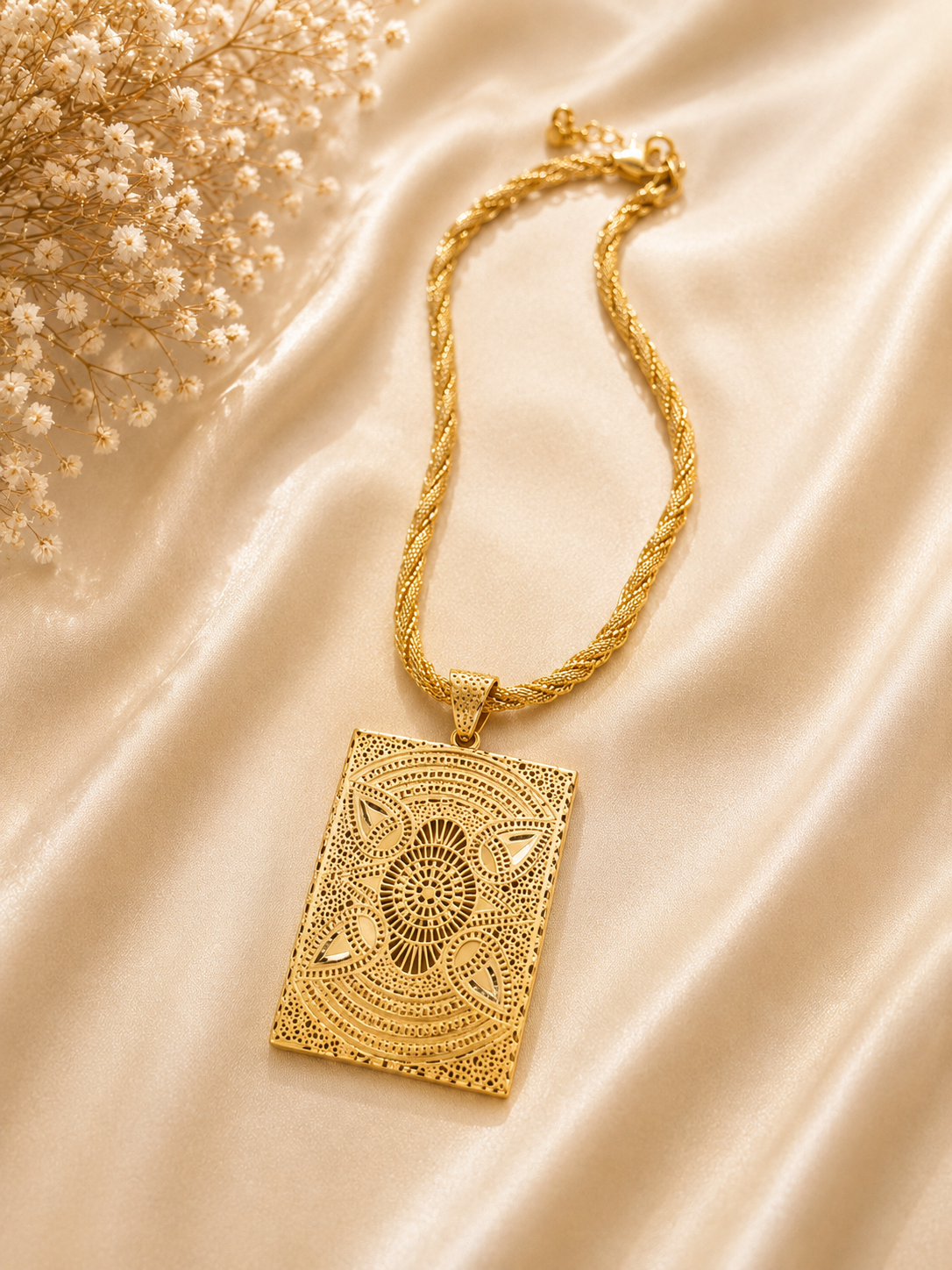 ✨ Royal Gold-Tone Jewelry Set