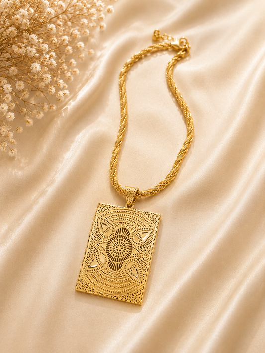 ✨ Royal Gold-Tone Jewelry Set