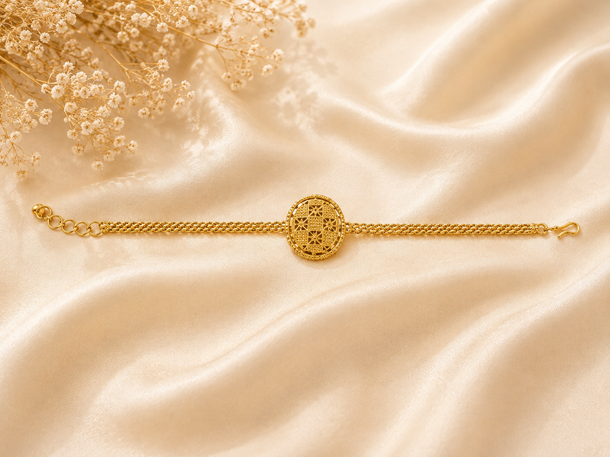 ✨ Traditional Gold-Tone Jewelry Set