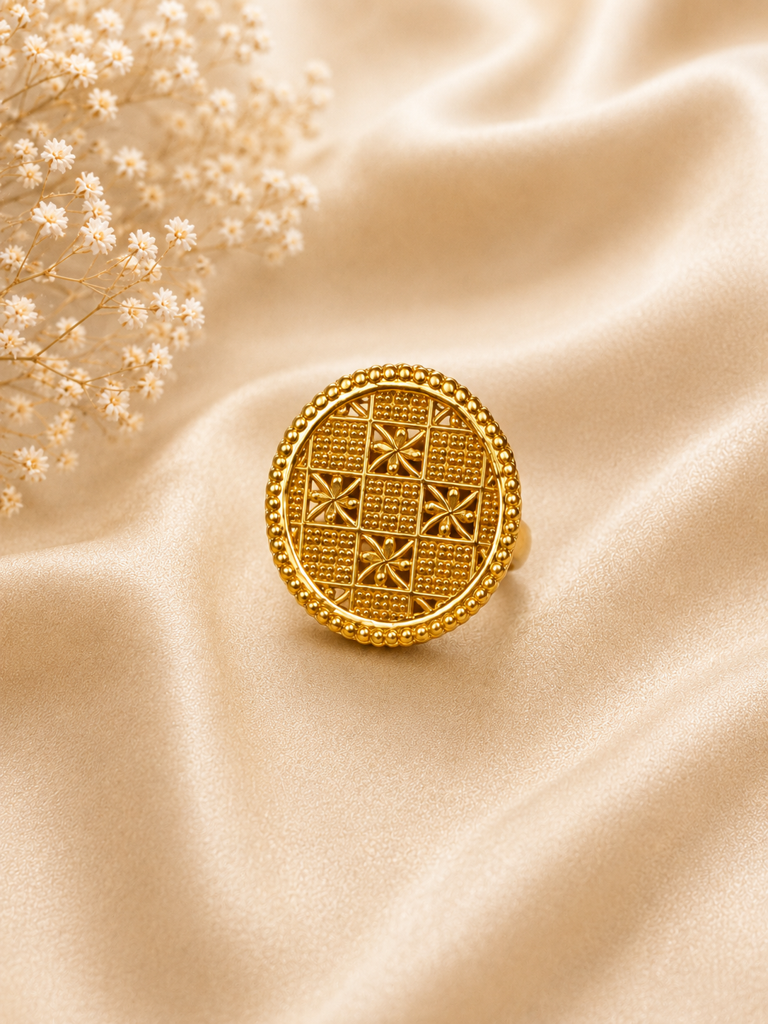 ✨ Traditional Gold-Tone Jewelry Set
