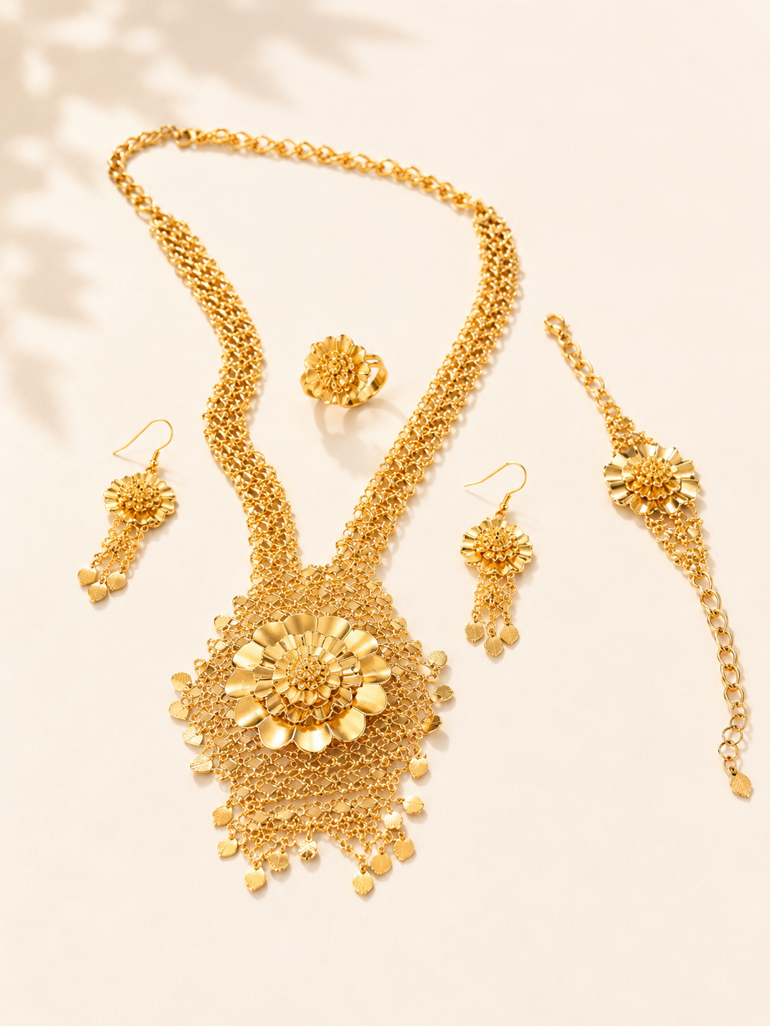 ✨ Classic Gold-Tone Jewelry Set