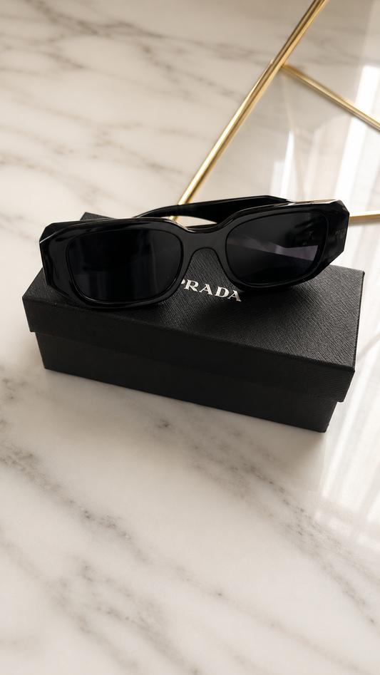 Luxury Black Sunglasses 🖤
