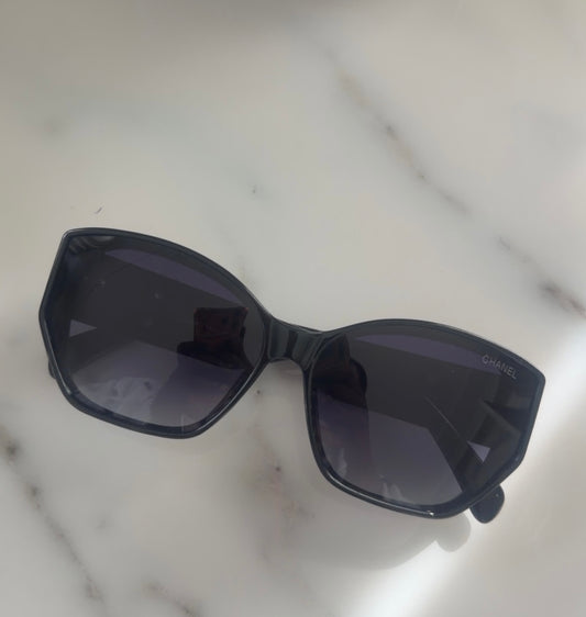 Elegant Black Sunglasses