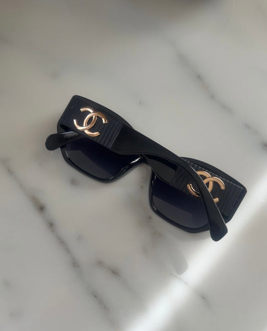 Elegant Black Sunglasses