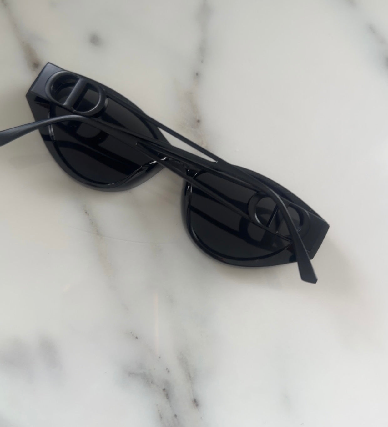 Luxury Black Cat-Eye Sunglasses 🖤